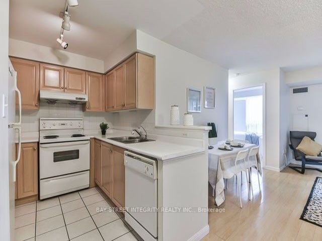 506 - 23 Lorraine Dr