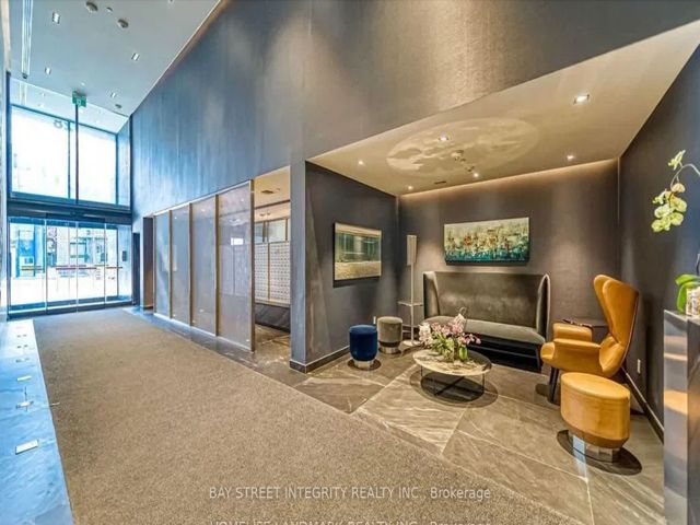 305 - 28 Wellesley St E