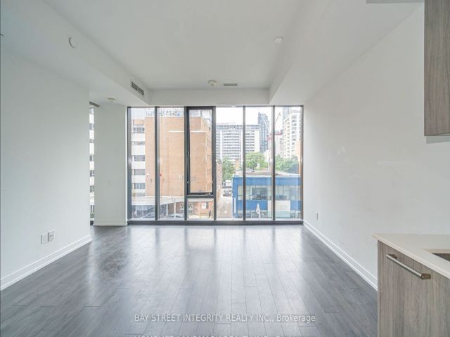 305 - 28 Wellesley St E