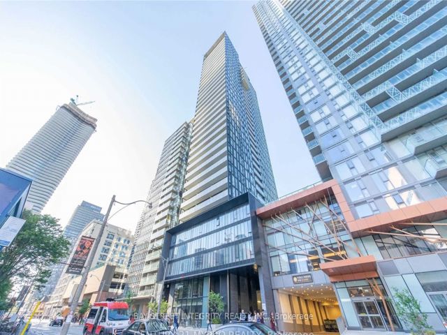 305 - 28 Wellesley St E