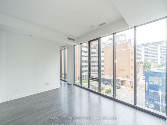305 - 28 Wellesley St E