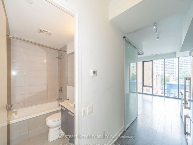 305 - 28 Wellesley St E