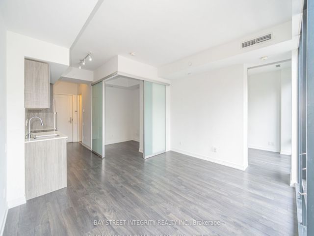 305 - 28 Wellesley St E