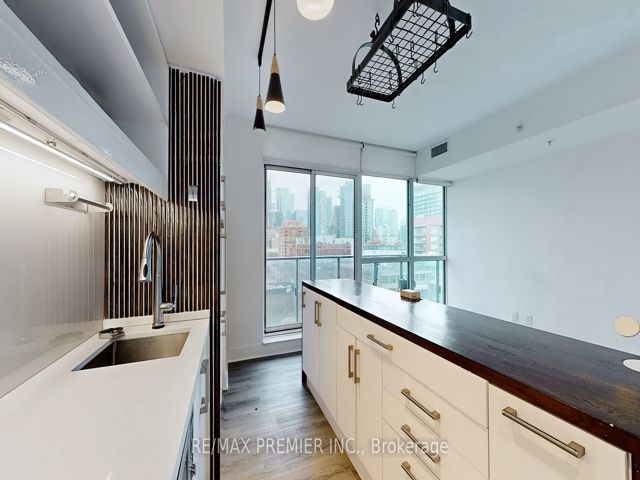 1104 - 39 Sherbourne St