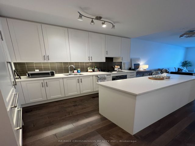 1010 - 29 Queens Quay E