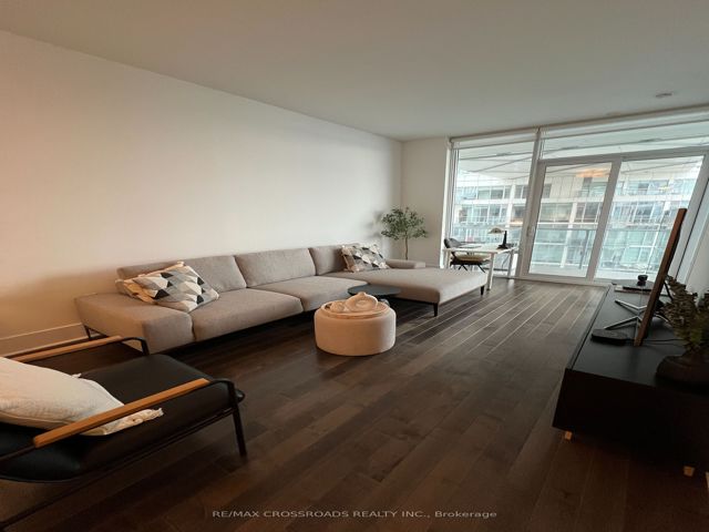 1010 - 29 Queens Quay E