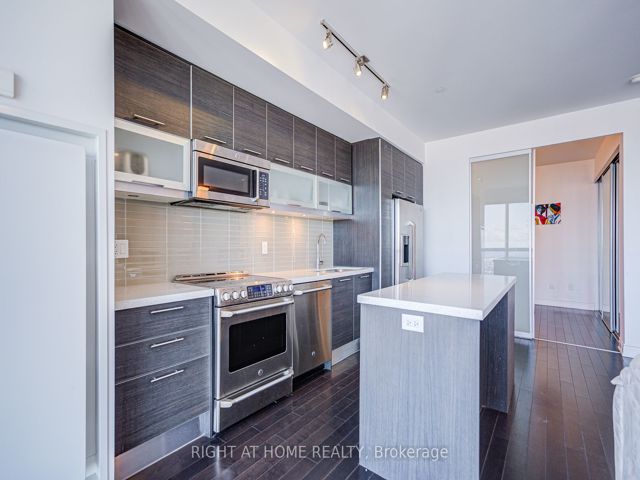 7405 B - 388 Yonge St