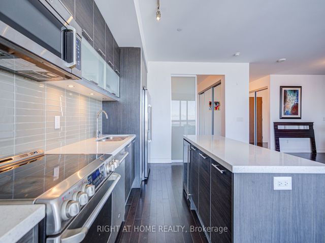 7405 B - 388 Yonge St