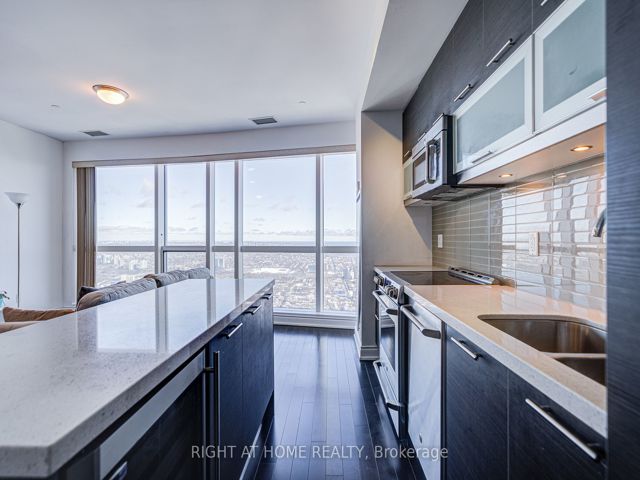 7405 B - 388 Yonge St