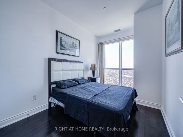 7405 B - 388 Yonge St