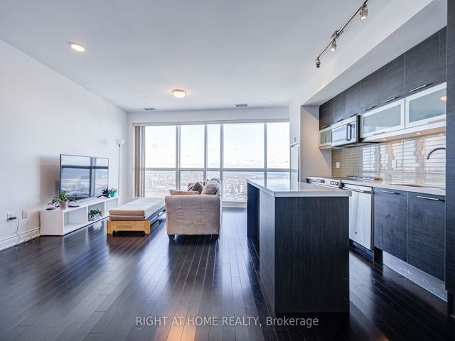 7405 B - 388 Yonge St