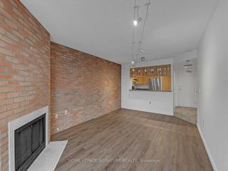 PH5 - 725 King St W