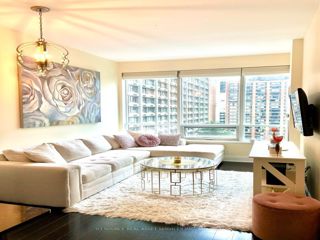 1105 - 21 Balmuto St