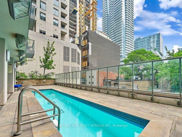 1105 - 21 Balmuto St