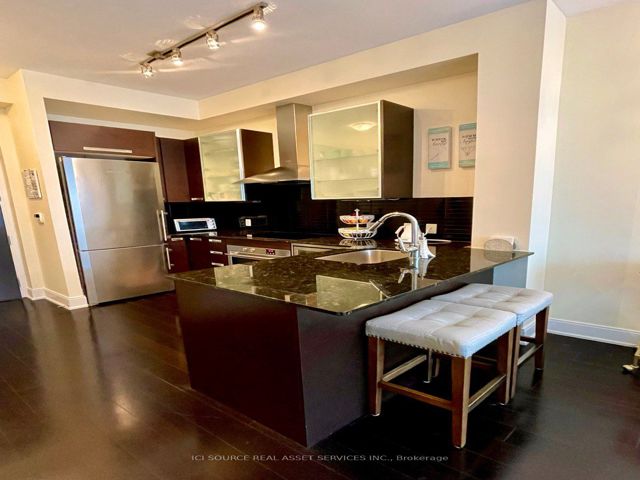 1105 - 21 Balmuto St