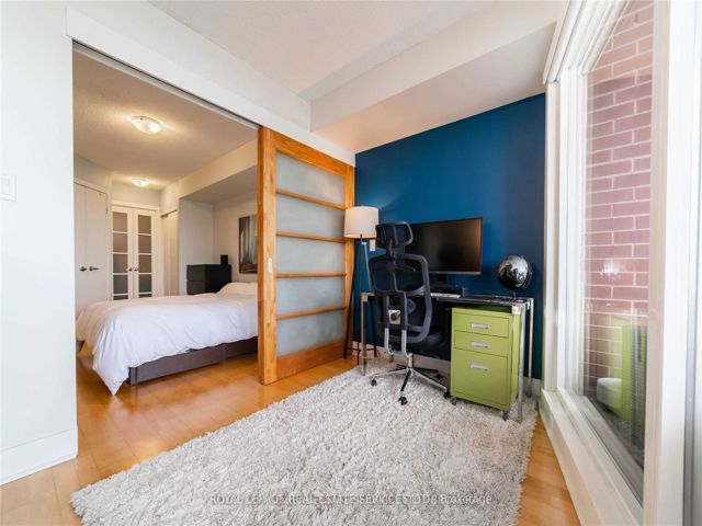 718 - 550 Queens Quay W