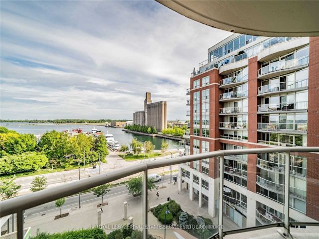 718 - 550 Queens Quay W