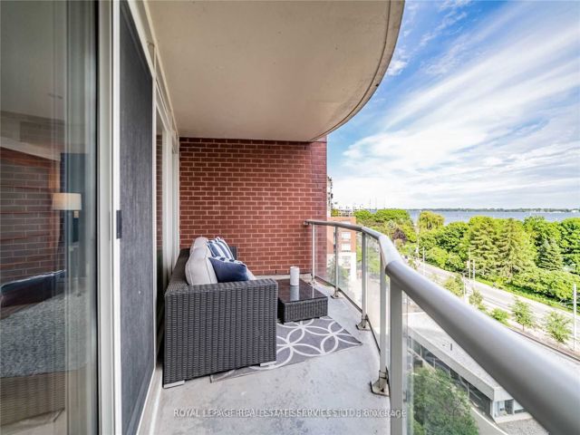 718 - 550 Queens Quay W