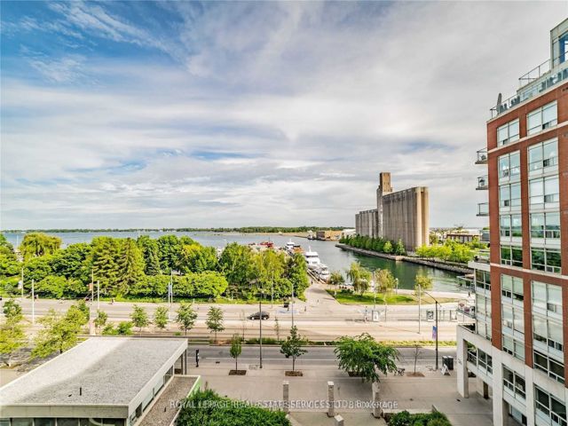 718 - 550 Queens Quay W