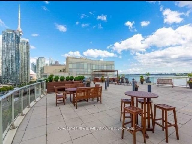 718 - 550 Queens Quay W