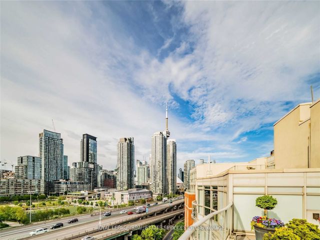 718 - 550 Queens Quay W