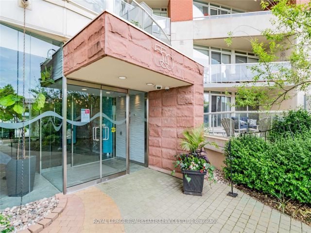 718 - 550 Queens Quay W