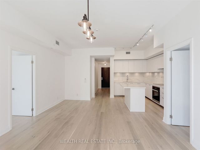 816 - 33 Frederick Todd Way