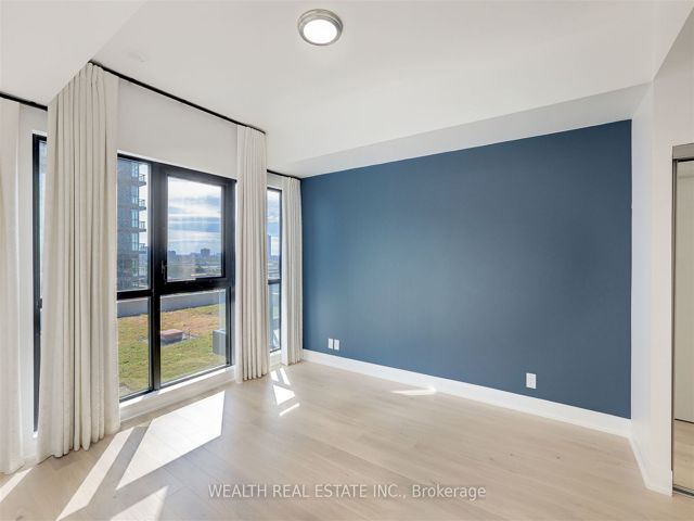 816 - 33 Frederick Todd Way
