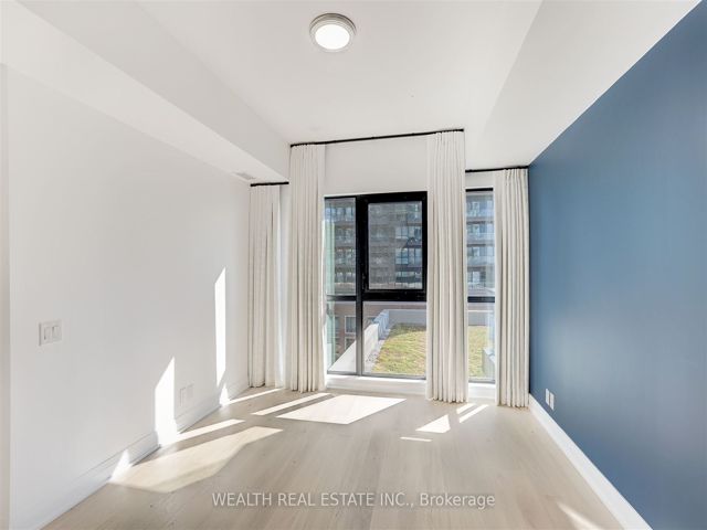816 - 33 Frederick Todd Way