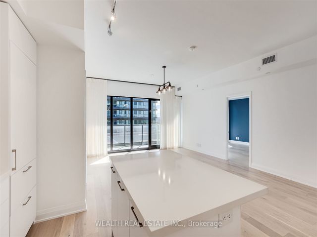 816 - 33 Frederick Todd Way