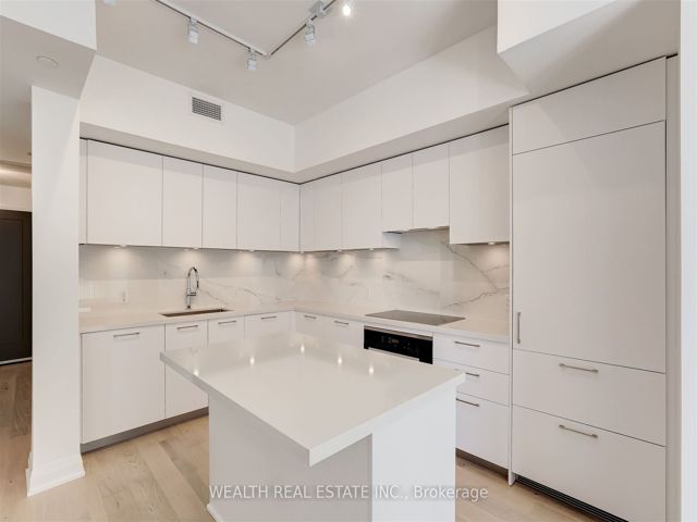 816 - 33 Frederick Todd Way