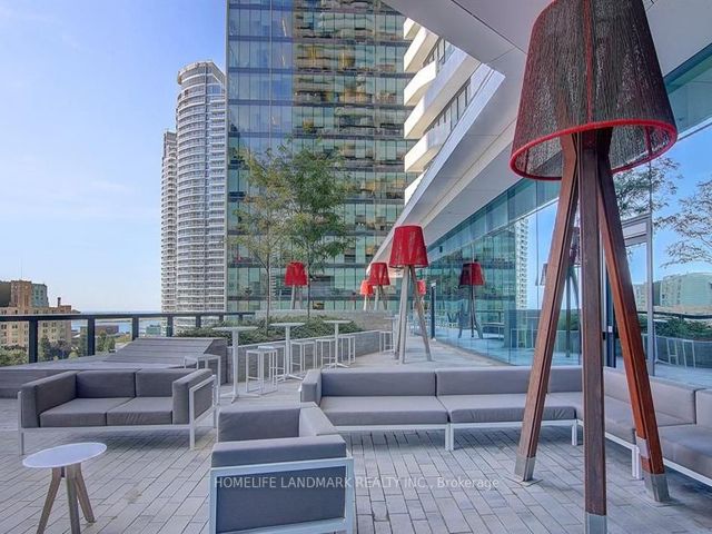 1911 - 100 Harbour St