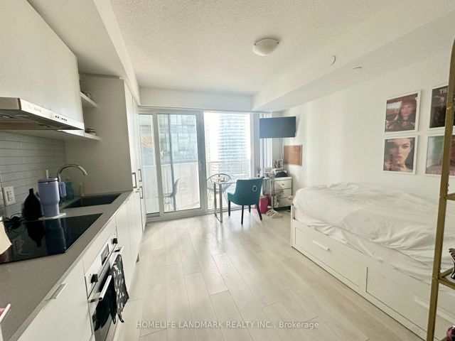 1911 - 100 Harbour St