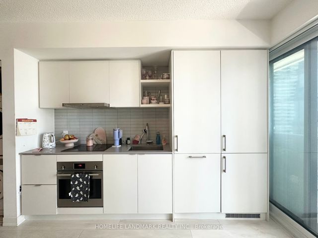 1911 - 100 Harbour St