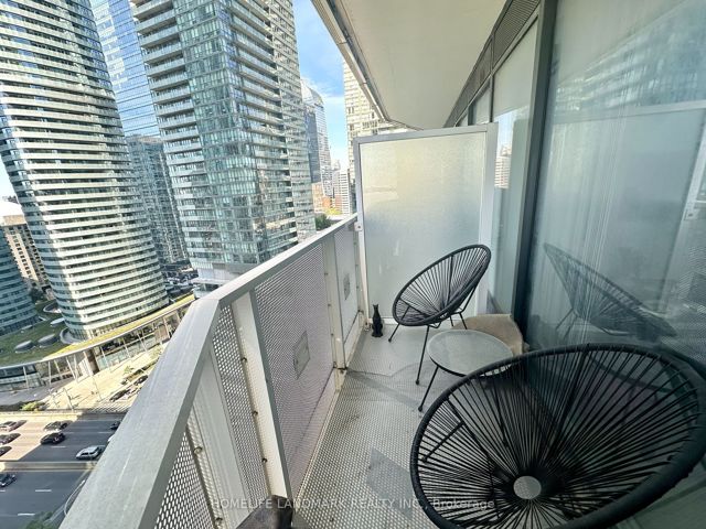 1911 - 100 Harbour St
