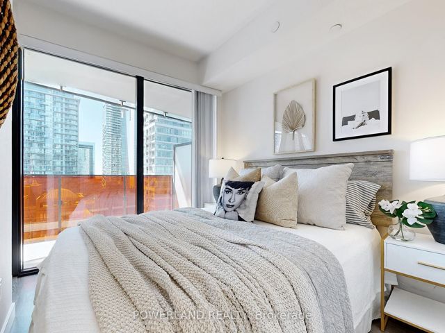 1715 - 215 Queen St W