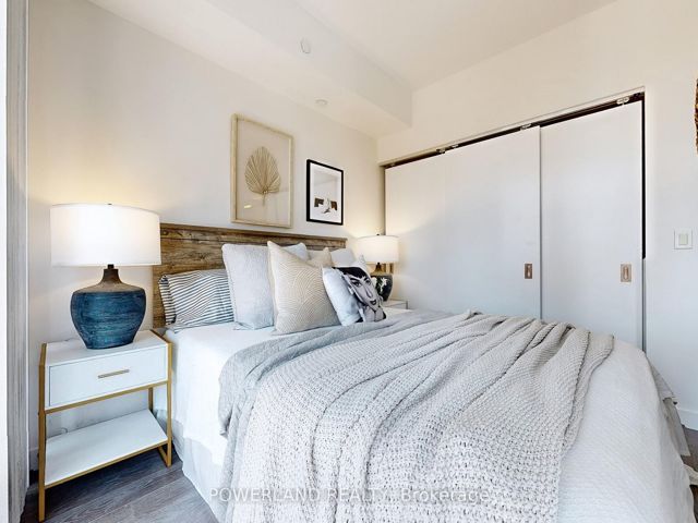 1715 - 215 Queen St W