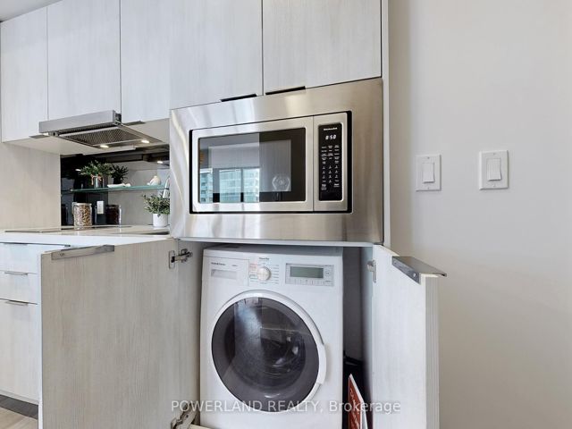 1715 - 215 Queen St W