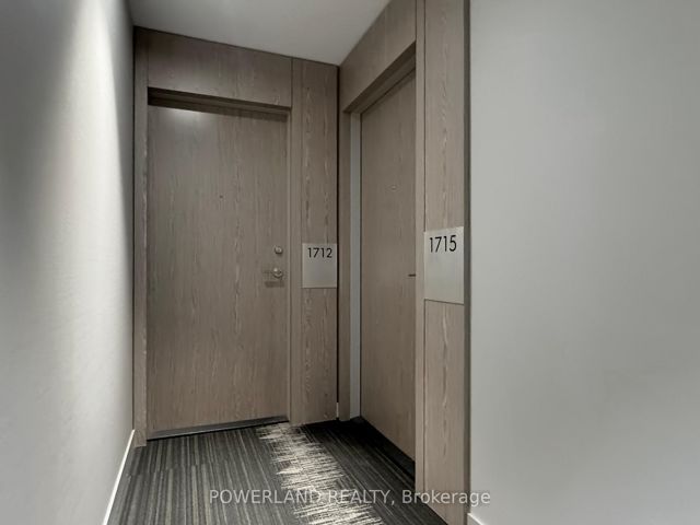 1715 - 215 Queen St W