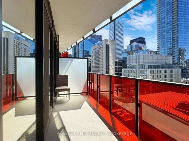 1715 - 215 Queen St W