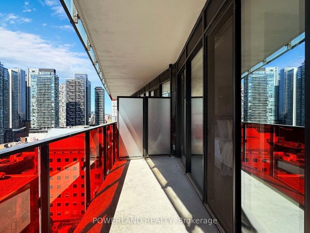 1715 - 215 Queen St W