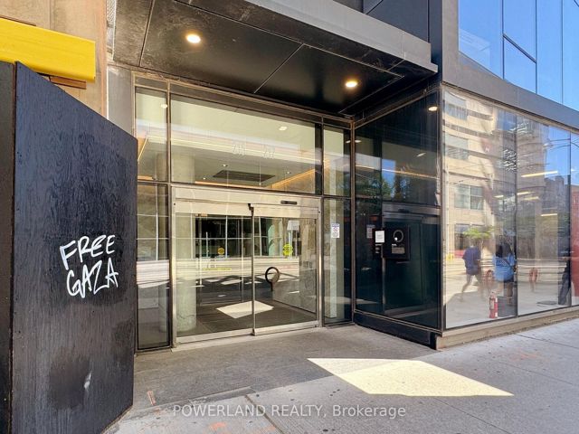 1715 - 215 Queen St W
