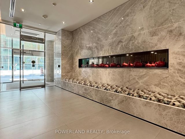 1715 - 215 Queen St W