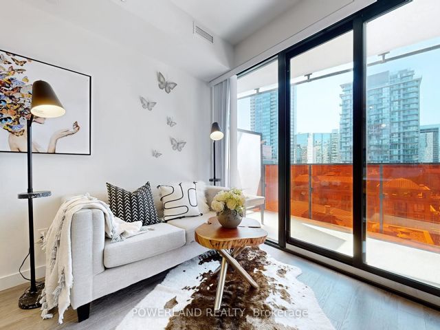 1715 - 215 Queen St W
