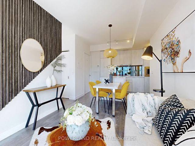 1715 - 215 Queen St W