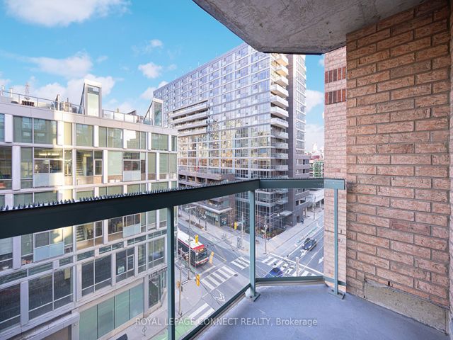 705 - 311 Richmond St E
