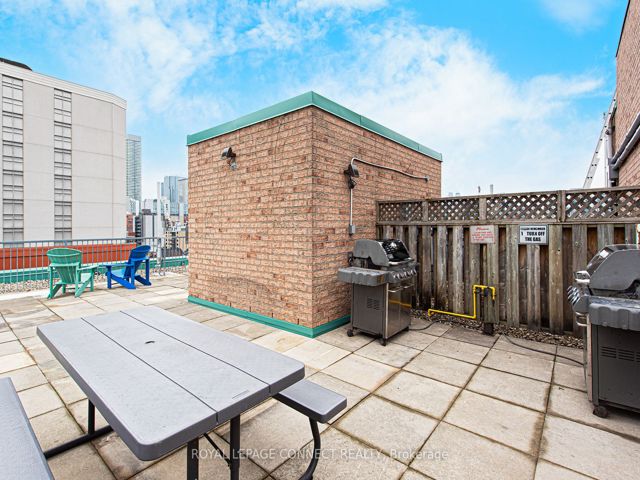 705 - 311 Richmond St E