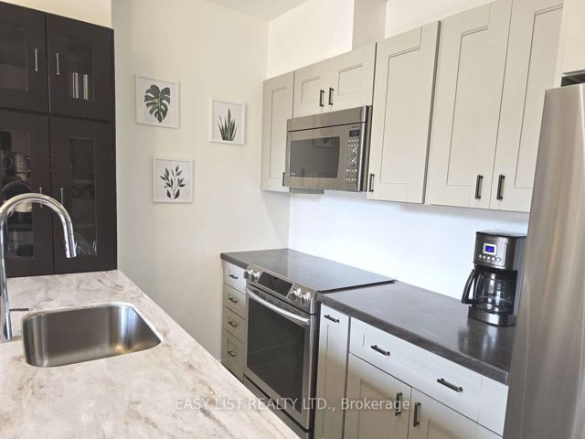 501 - 36 Charlotte St