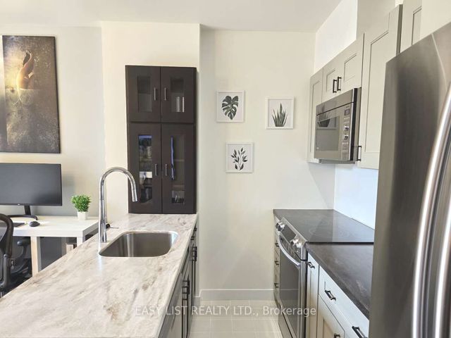501 - 36 Charlotte St