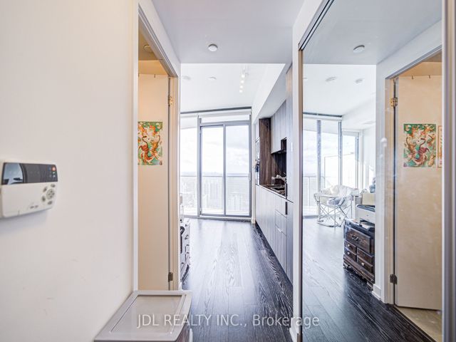 4612 - 11 Wellesley St W